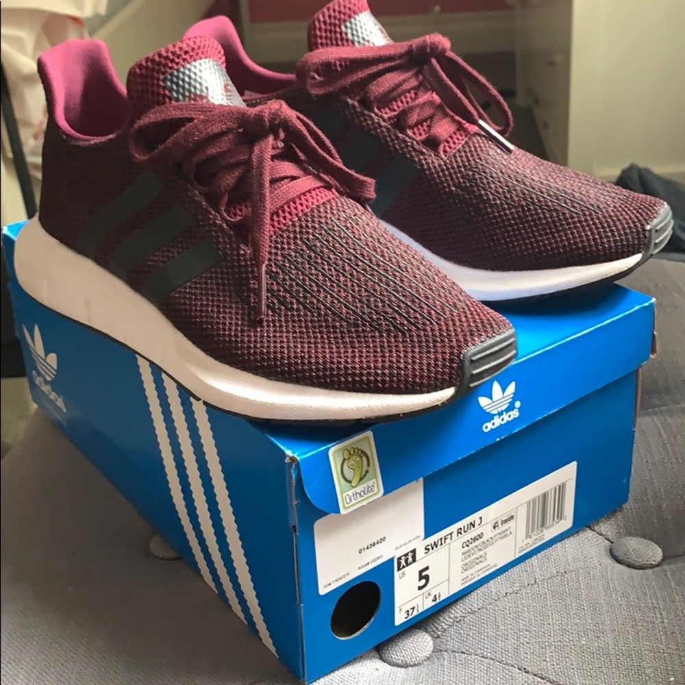 Adidas swift run j